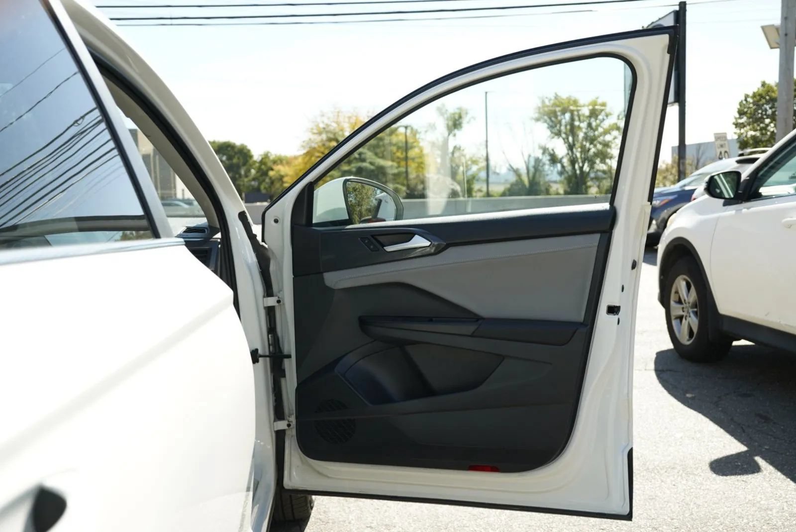 Used 2023 Volkswagen Taos SEL AWD/4WD image 39