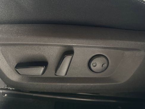 Used 2023 Nissan Rogue SV AWD/4WD image 16