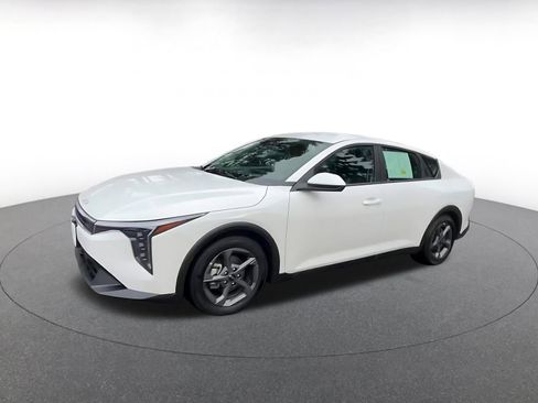 Used 2025 Kia K4 LXS image 8