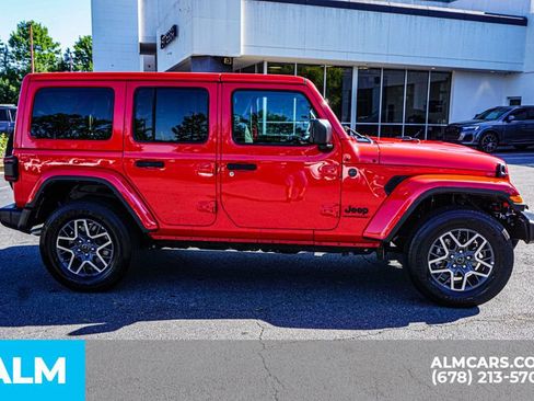 Used 2025 Jeep Wrangler Unlimited Sahara AWD/4WD image 9