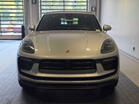 Used 2025 Porsche Macan AWD/4WD image 10