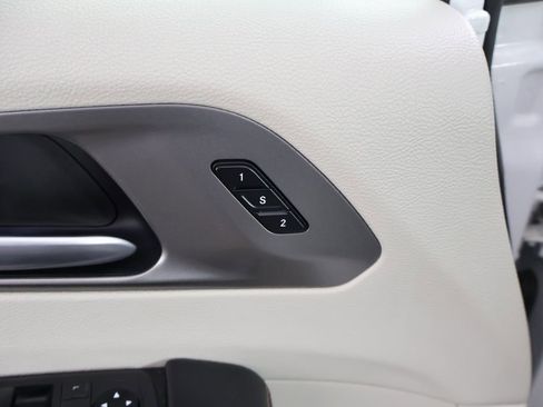 Used 2020 Chrysler Pacifica Touring-L FWD image 35