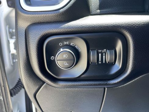 Used 2025 RAM 2500 Laramie AWD/4WD image 23
