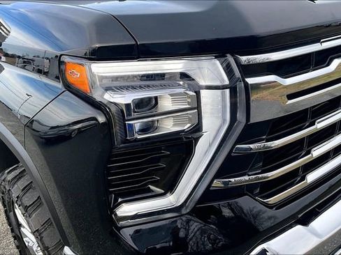 Used 2024 Chevrolet Silverado 3500 LTZ w/ LTZ Premium Package image 33