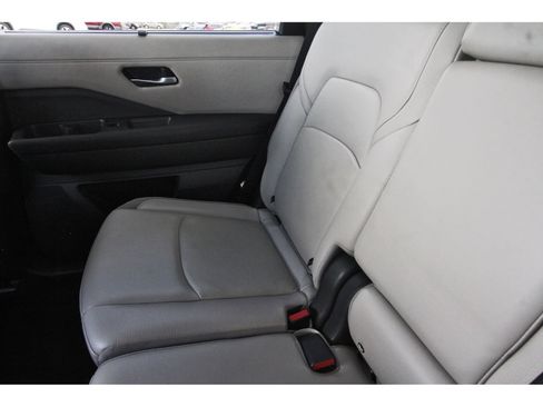 Used 2025 Nissan Pathfinder SL FWD image 14