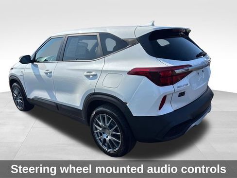 Used 2023 Kia Seltos LX AWD/4WD image 3