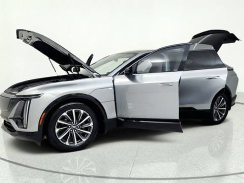 Used 2024 Cadillac Lyriq Sport AWD/4WD image 14