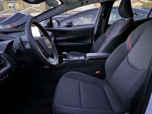 Used 2024 Toyota Prius Prime SE image 13