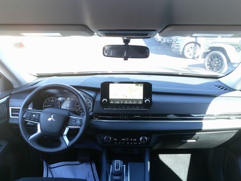 Used 2024 Mitsubishi Outlander SE image 21