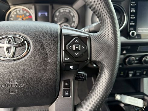 Used 2021 Toyota Tacoma TRD Off-Road image 17