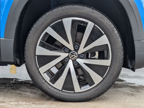 Certified 2024 Volkswagen Taos SE FWD image 10