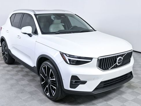 Used 2024 Volvo XC40 B5 Ultimate w/ Protection Package Premier image 28