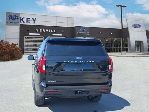 Used 2025 Ford Expedition Active AWD/4WD image 5