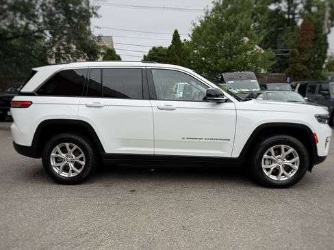 Used 2023 Jeep Grand Cherokee Limited AWD/4WD image 4