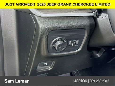 New 2025 Jeep Grand Cherokee Limited w/ Black Appearance Package image 10