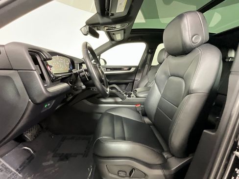 Used 2024 Porsche Cayenne image 16