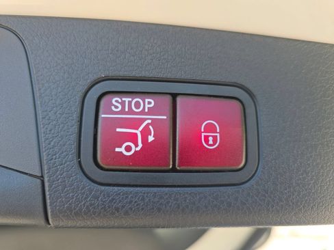 Certified 2025 Mercedes-Benz GLB 250 4MATIC image 18