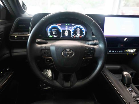 Used 2023 Toyota Crown AWD/4WD image 21