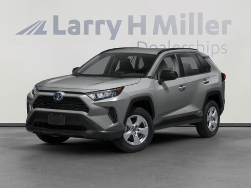 Used 2019 Toyota RAV4 LE image 1