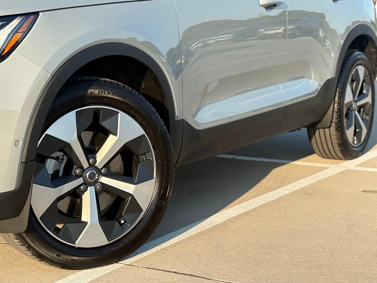 New 2026 Volvo XC40 B5 Plus w/ Protection Package Premier AWD/4WD image 6