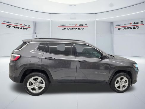 Used 2023 Jeep Compass Latitude AWD/4WD image 7