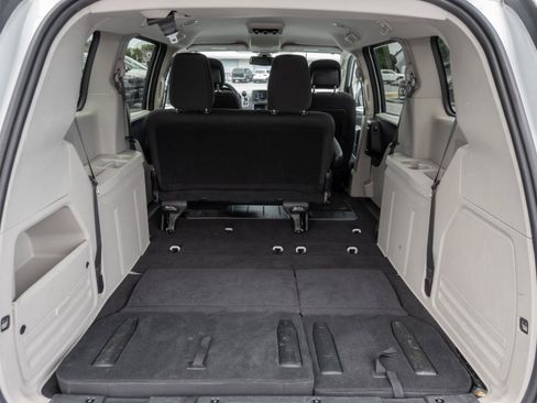 Used 2018 Dodge Grand Caravan SE w/ UConnect Hands-Free Group FWD image 25
