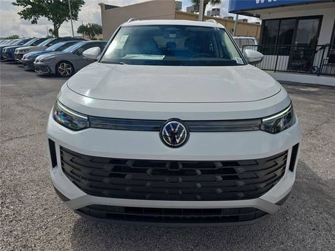 New 2026 Volkswagen Tiguan SE FWD image 2