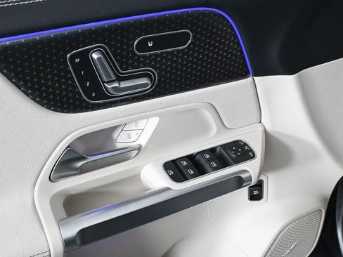 New 2026 Mercedes-Benz GLB 250 image 8