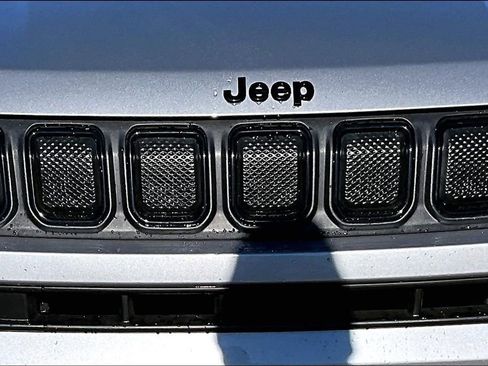 Used 2022 Jeep Compass Latitude AWD/4WD image 31