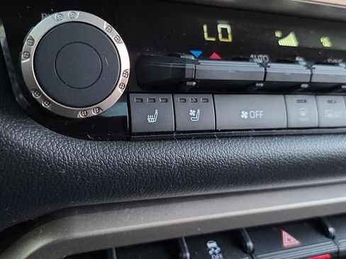 Used 2024 Toyota Tundra Limited w/ Power Package image 26