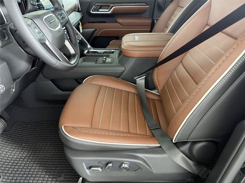 New 2026 GMC Sierra 2500 Denali Ultimate AWD/4WD image 7