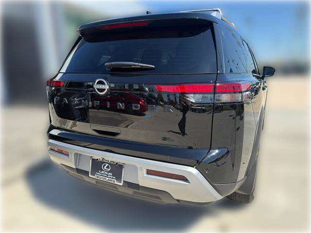 Used 2024 Nissan Pathfinder SL w/ Black Appearance Package FWD image 9