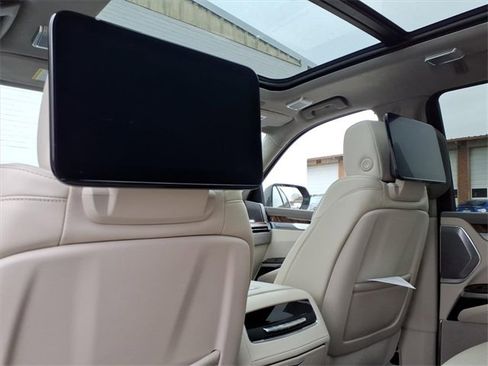 Certified 2025 Cadillac Escalade Premium Luxury Platinum image 13