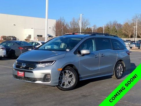 Used 2025 Honda Odyssey Touring image 2