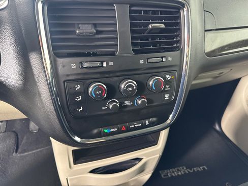 Used 2017 Dodge Grand Caravan SE w/ Power Window Group image 17