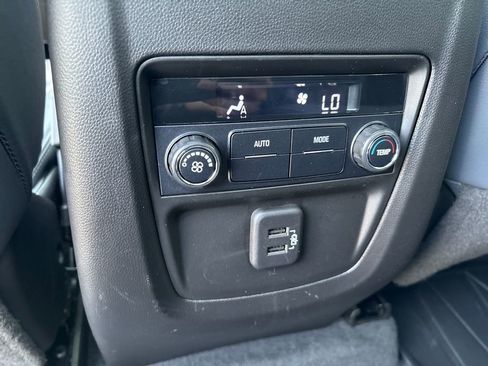Used 2022 Buick Enclave Essence w/ Experience Buick Package FWD image 33