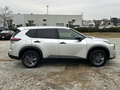 Used 2024 Nissan Rogue S image 4