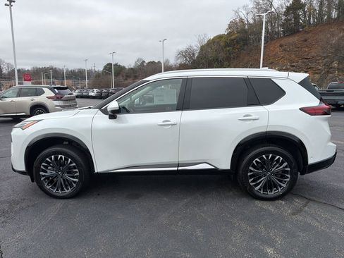 New 2026 Nissan Rogue Platinum w/ Tech Package AWD/4WD image 2
