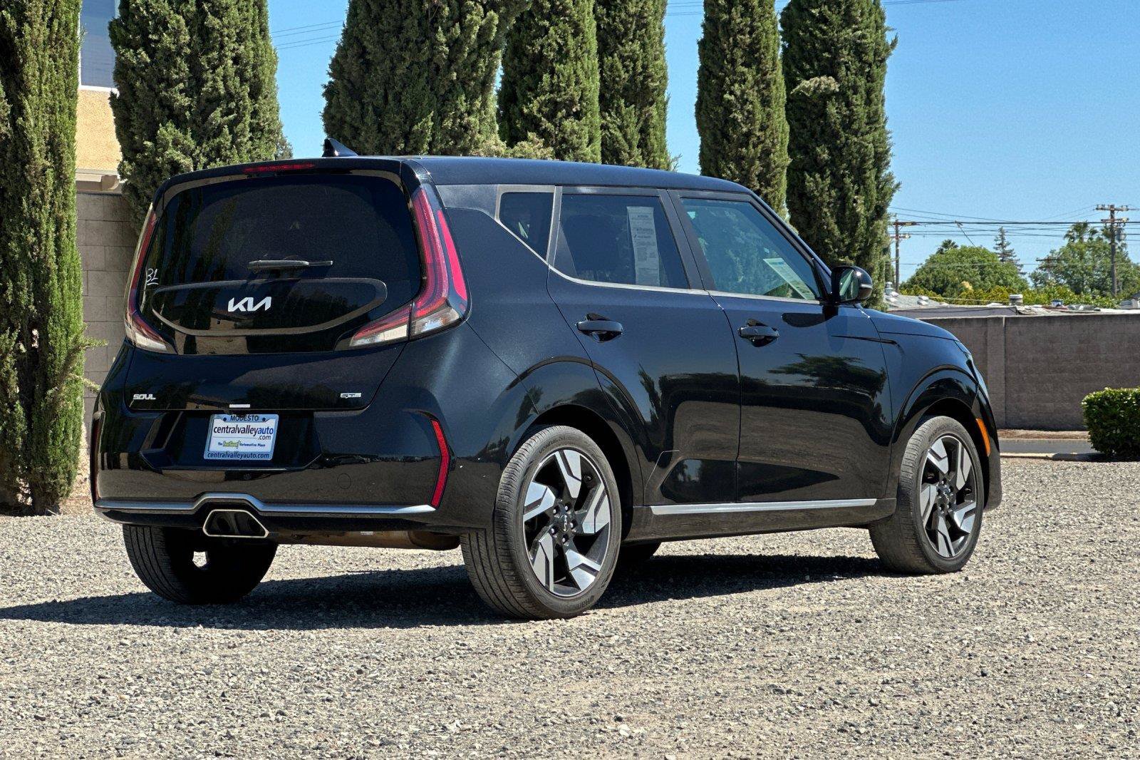 Used 2023 Kia Soul GT-Line FWD image 3