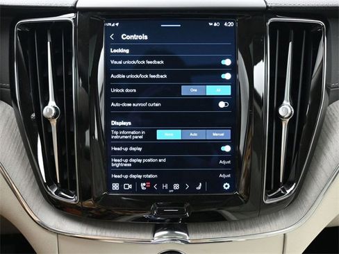 Used 2023 Volvo XC60 B5 Ultimate w/ Climate Package image 18