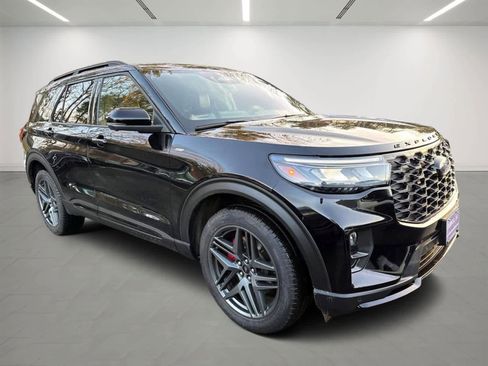 Used 2025 Ford Explorer ST-Line w/ ST-Line Street Pack image 5