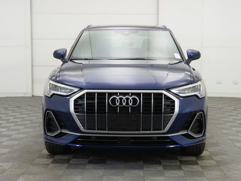 Used 2023 Audi Q3 2.0T Premium w/ Convenience Package image 2