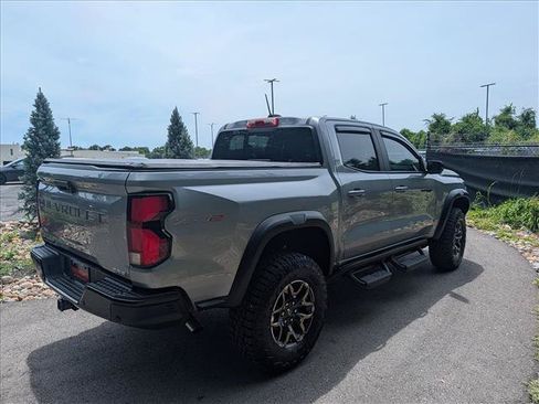 Used 2025 Chevrolet Colorado ZR2 w/ Technology Package AWD/4WD image 5