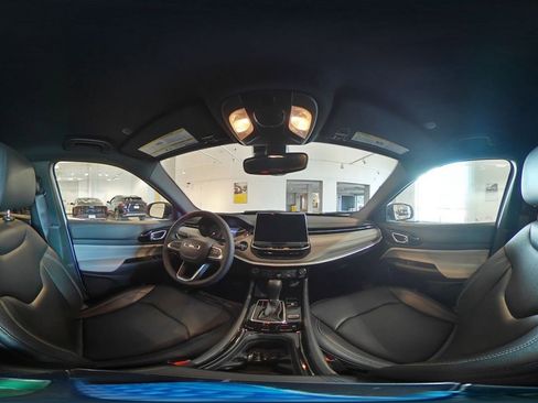 Used 2025 Jeep Compass Limited image 42