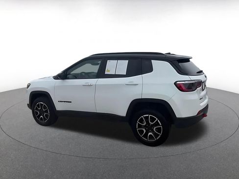 Used 2025 Jeep Compass Trailhawk AWD/4WD image 10