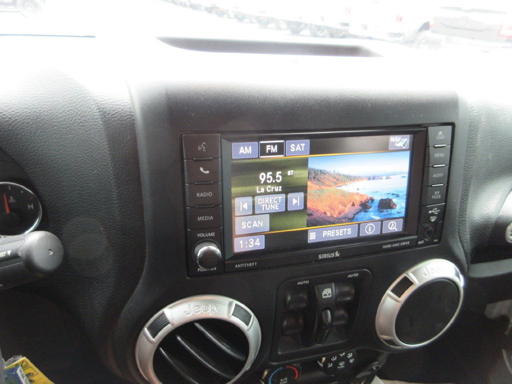 Used 2018 Jeep Wrangler Unlimited Sahara AWD/4WD image 21