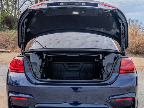 Used 2018 BMW M4 Convertible image 9