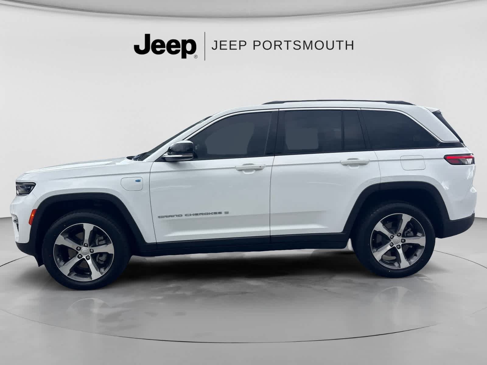 Used 2023 Jeep Grand Cherokee 4WD 4xe image 2
