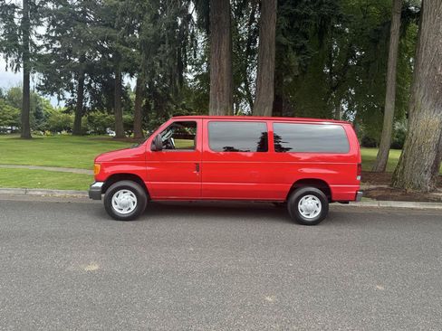Used 2006 Ford E-350 and Econoline 350 XLT RWD image 2