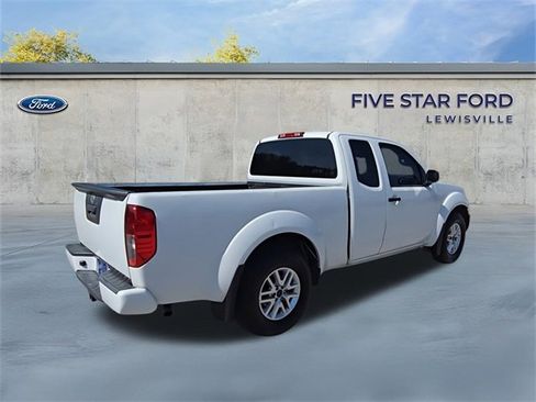 Used 2022 Nissan Frontier SV image 8